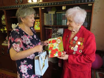 Президент поздравил педагога-ветерана