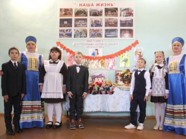 Позабавили гостей… «бабушки-старушки»