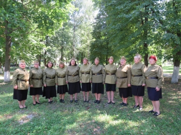 Ковылкинские «Серебринки» на прогулке в парке