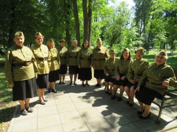 Ковылкинские «Серебринки» на прогулке в парке