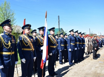 Парад у дома ветерана накануне Дня Победы