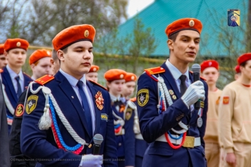 Парад у дома ветерана войны Владимира Костькина!