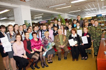 На пыльных тропинках далеких планет останутся наши следы…